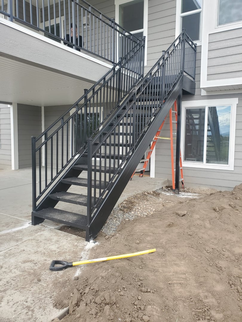 Custom powder coating on architectural metal elements