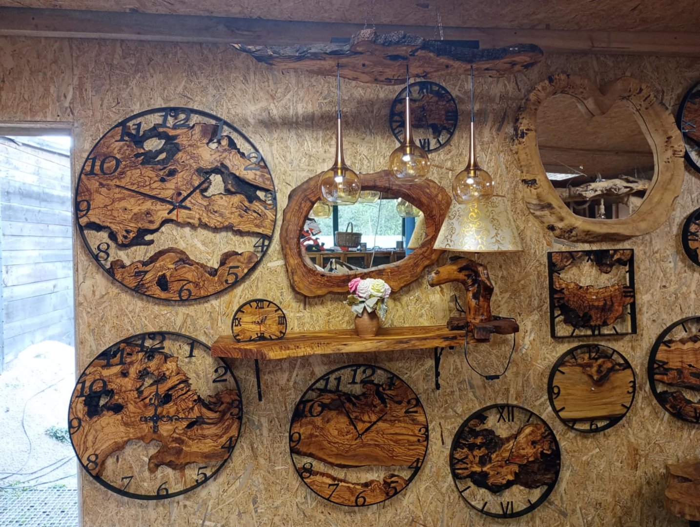 Drewniany zegar ścienny 2