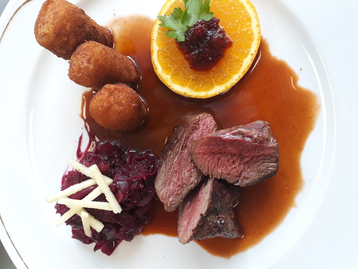 Damhirschfilet mit Cassissauce