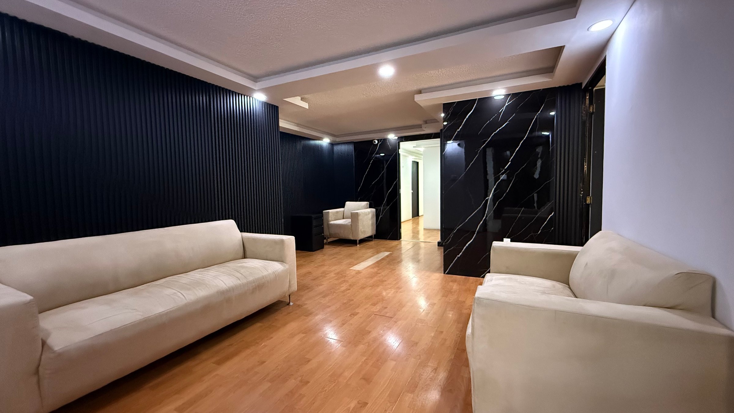 Edificio moderno Adolfo Prieto 1521