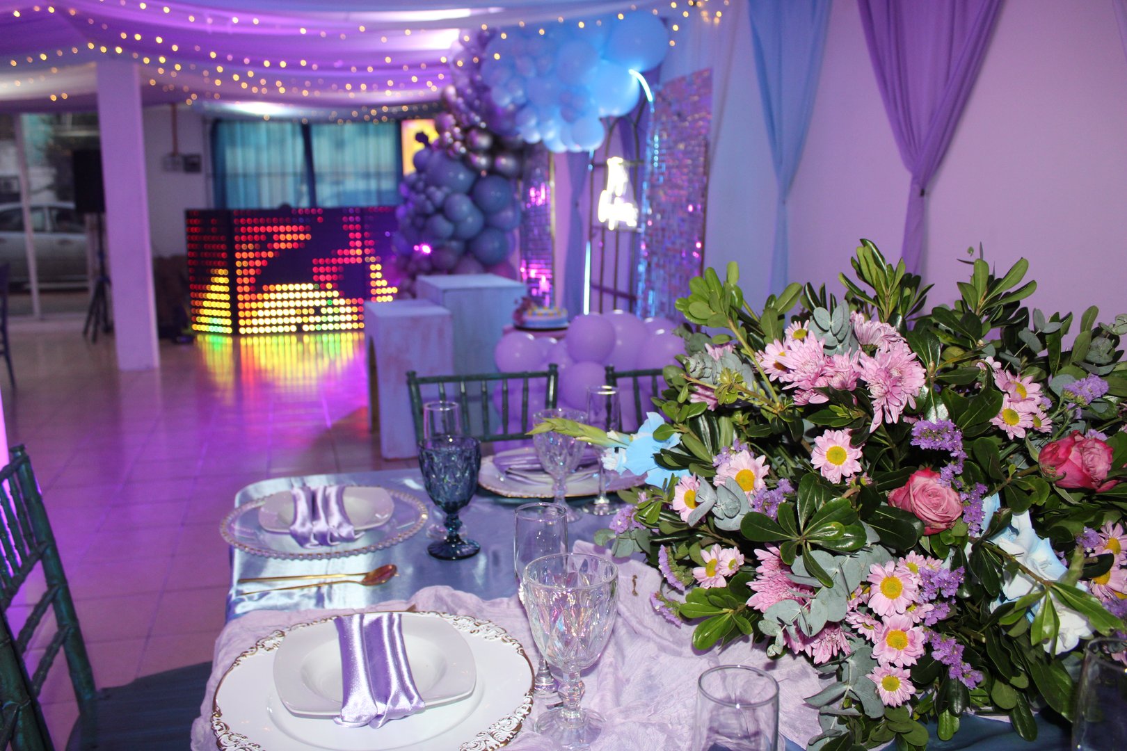 Salón de eventos elegante