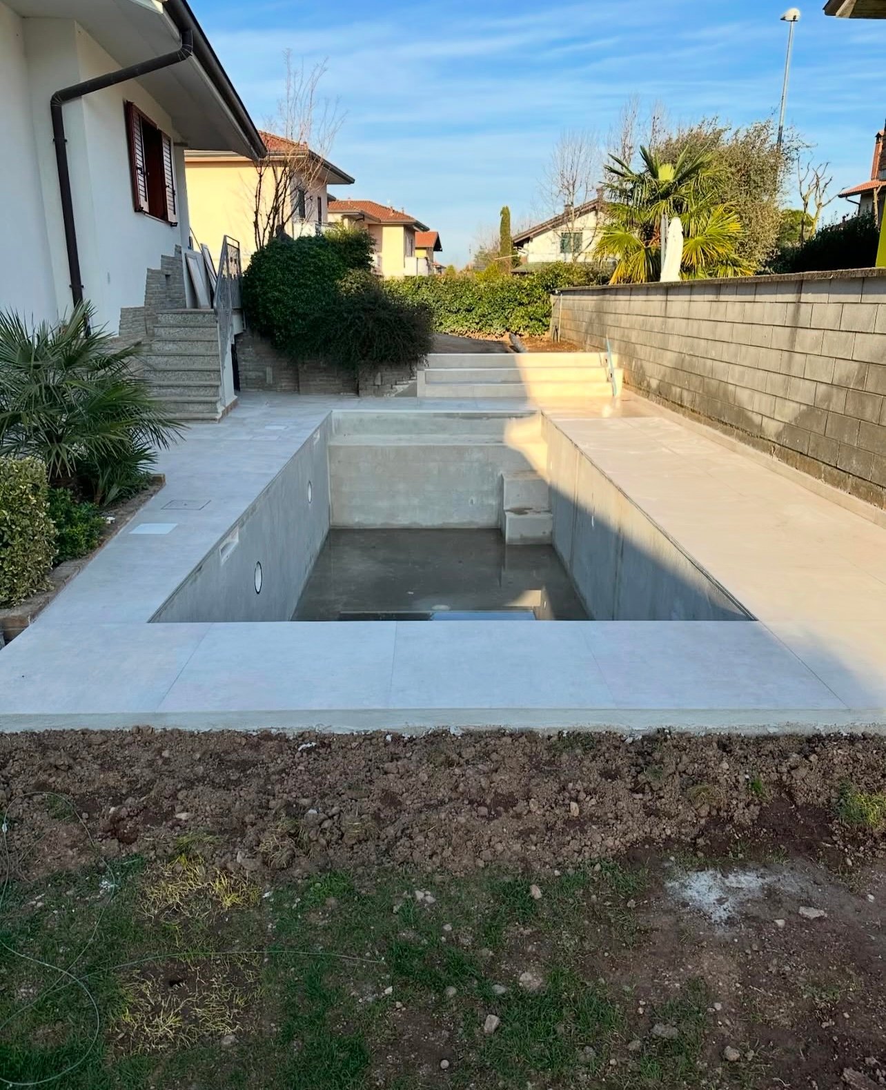 Piscina residenziale completata - Ambiente raffinato