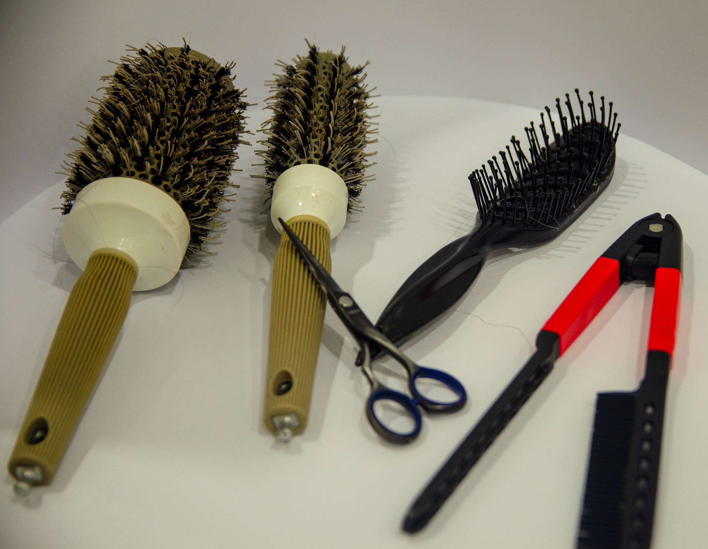 Professional round brushes and combs for flawless hair styling. Ideal for salons, barbers, and home use. Achieve smooth, voluminous, and frizz-free hair effortlessly.