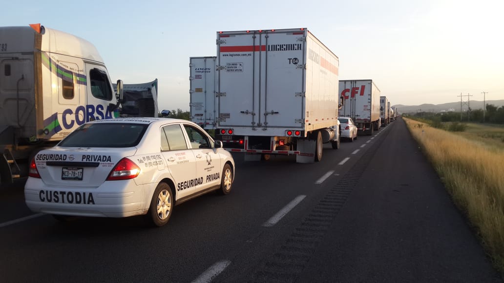 Camión de carga para custodia en ruta