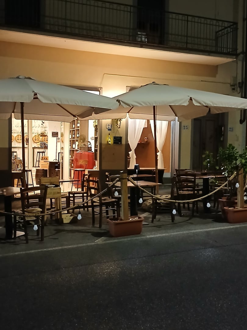 Esterno del locale Dino Divino Colonnata a Colonnata