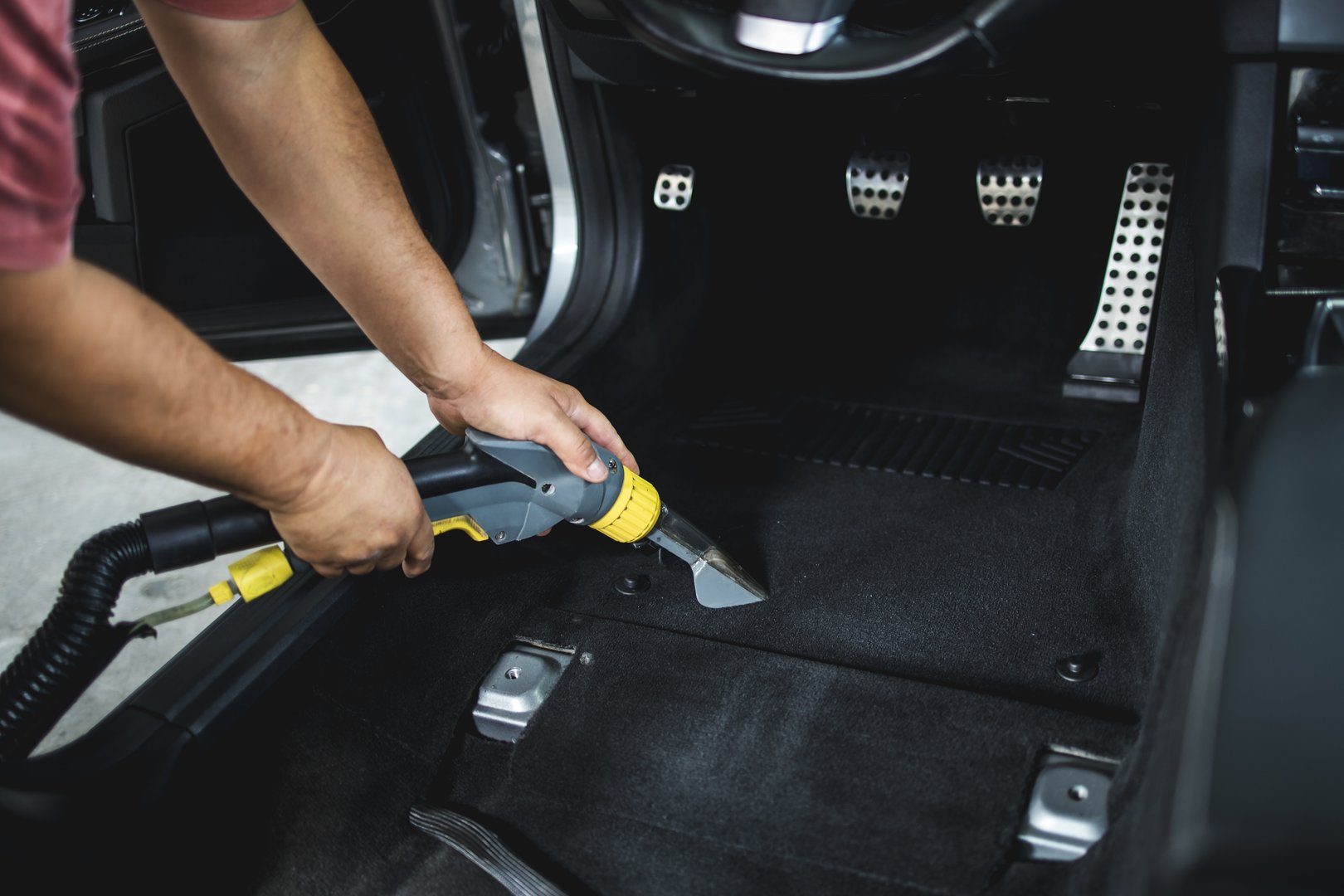 Car cleaning and preparation at a car service