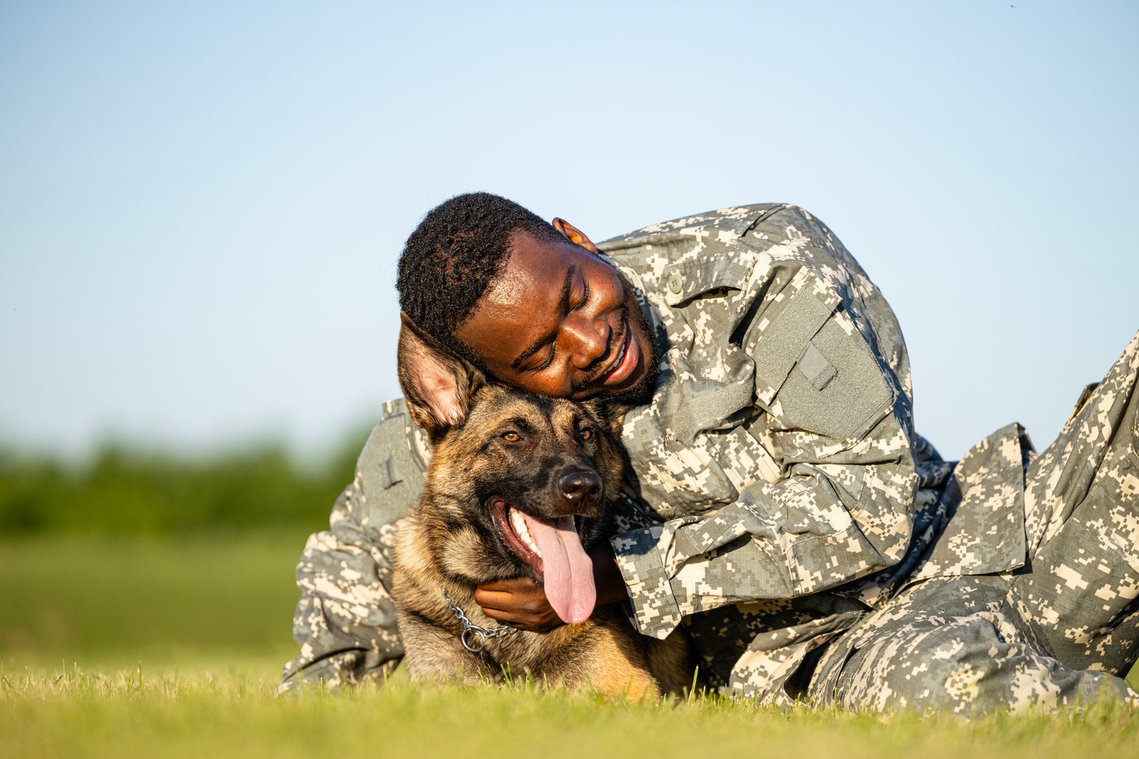Love between soldier and military dog.
