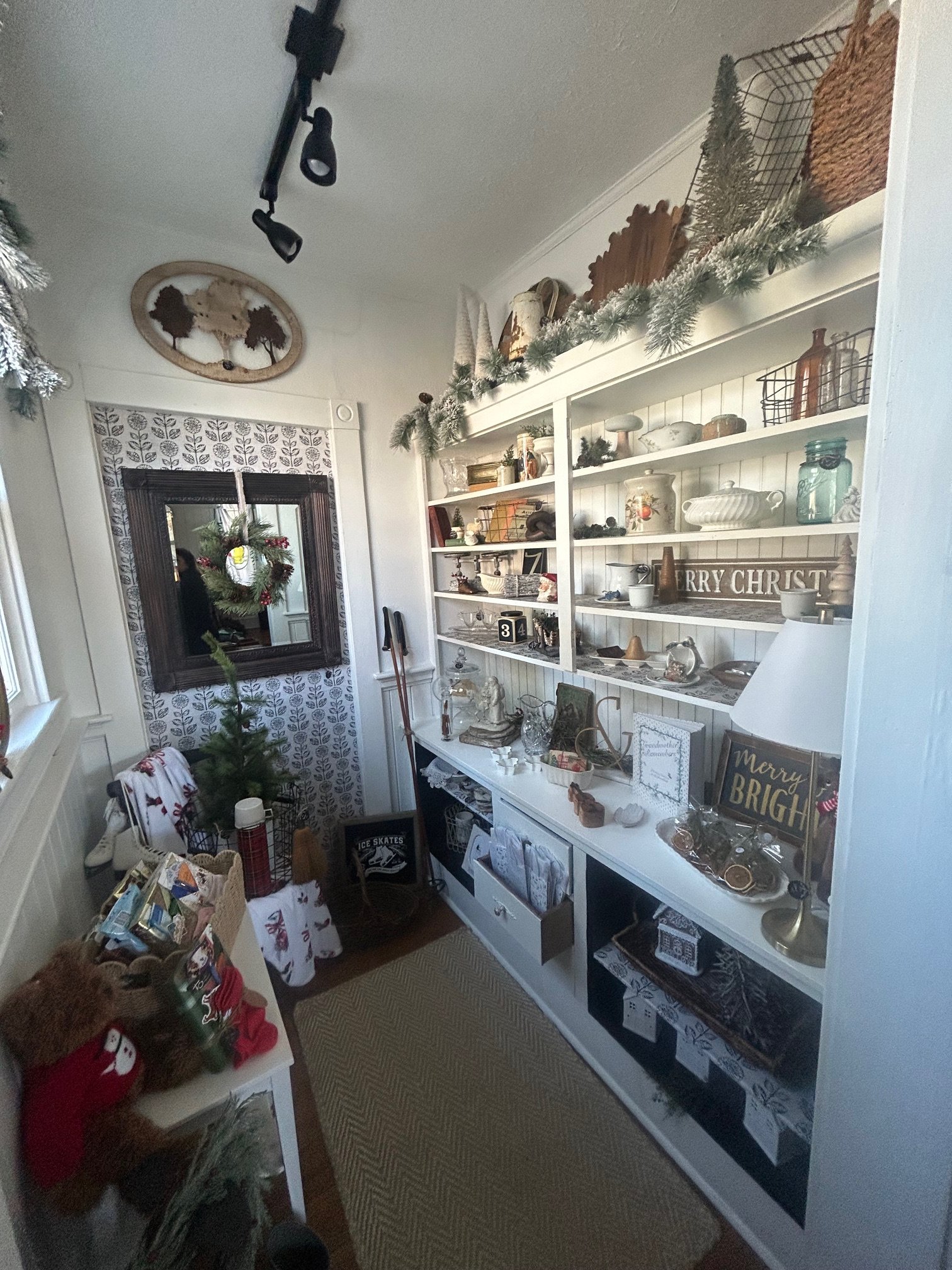 Store gallery showcase