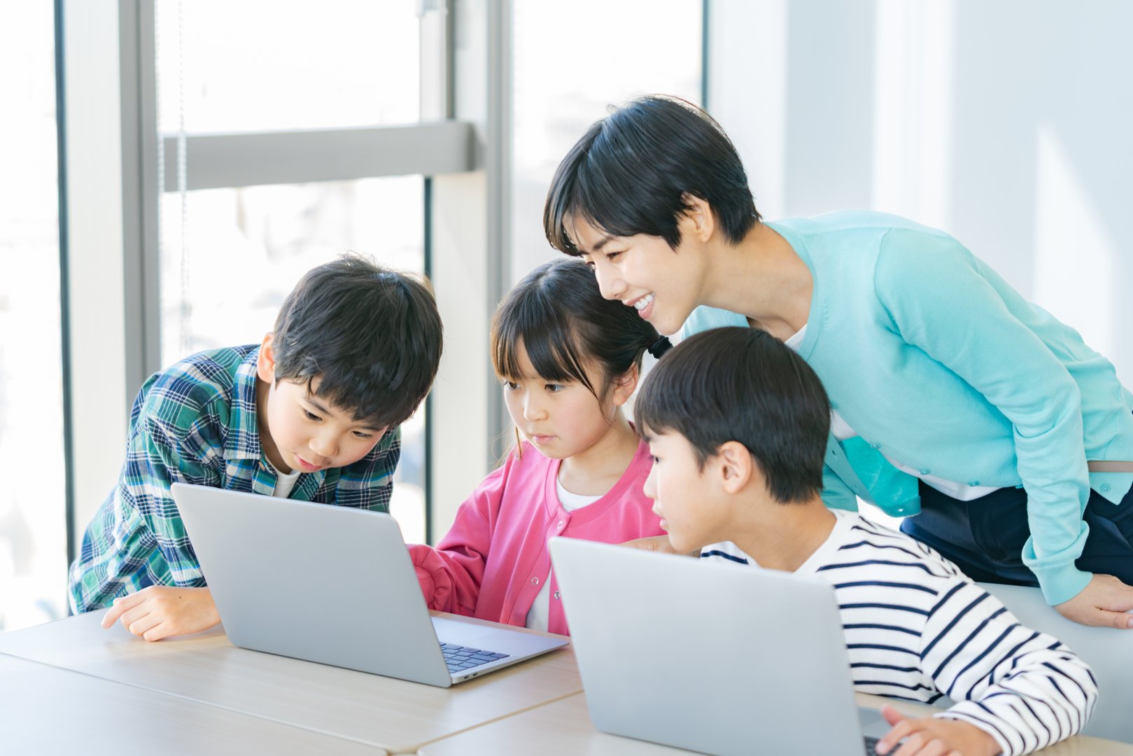 Elementary school students operating computers in the classroom
