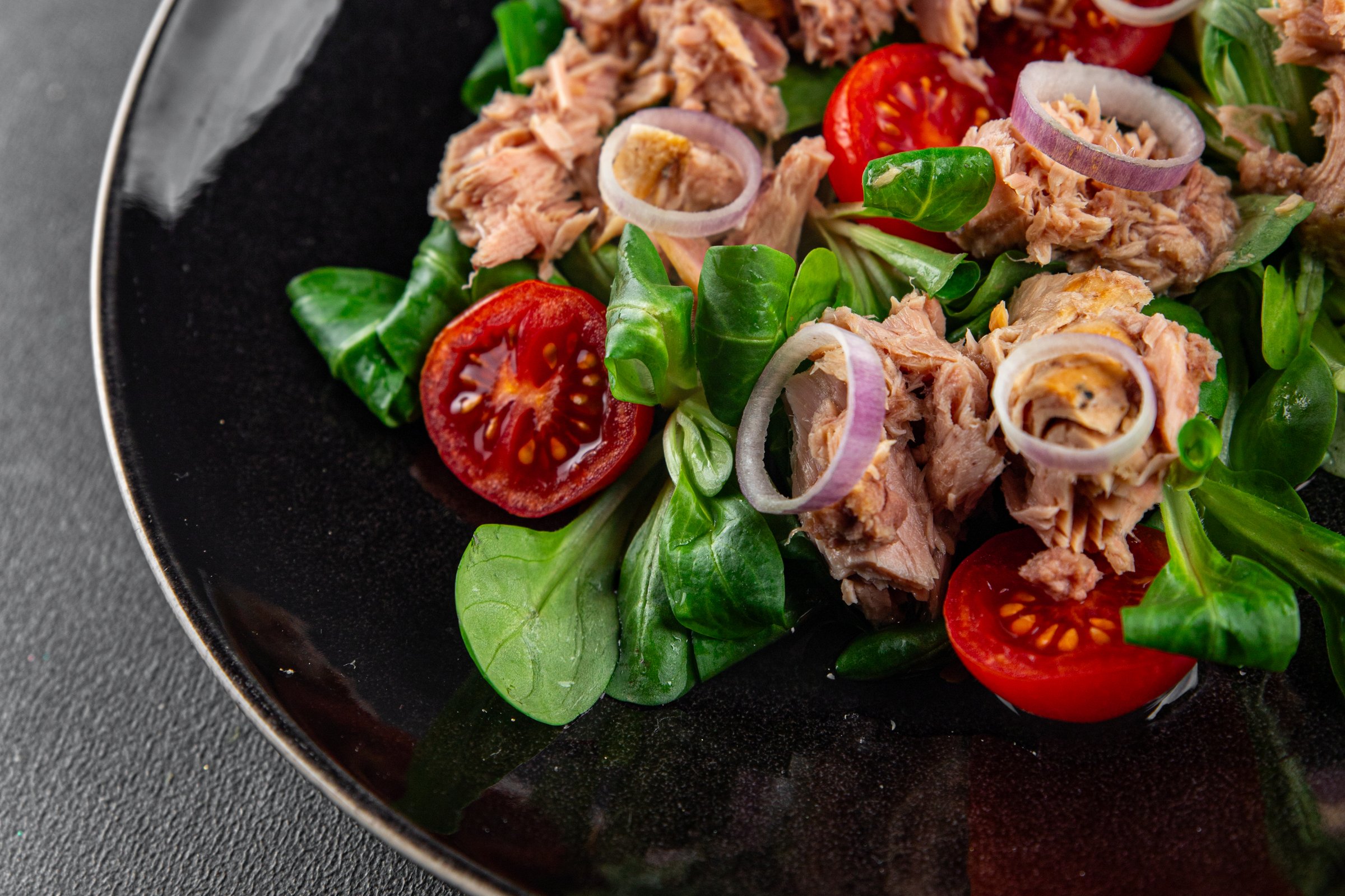 tuna salad, tomato, green leaf lettuce, onion healthy eating cooking appetizer meal food snack on the table copy space food background rustic top view keto or paleo diet vegetarian food