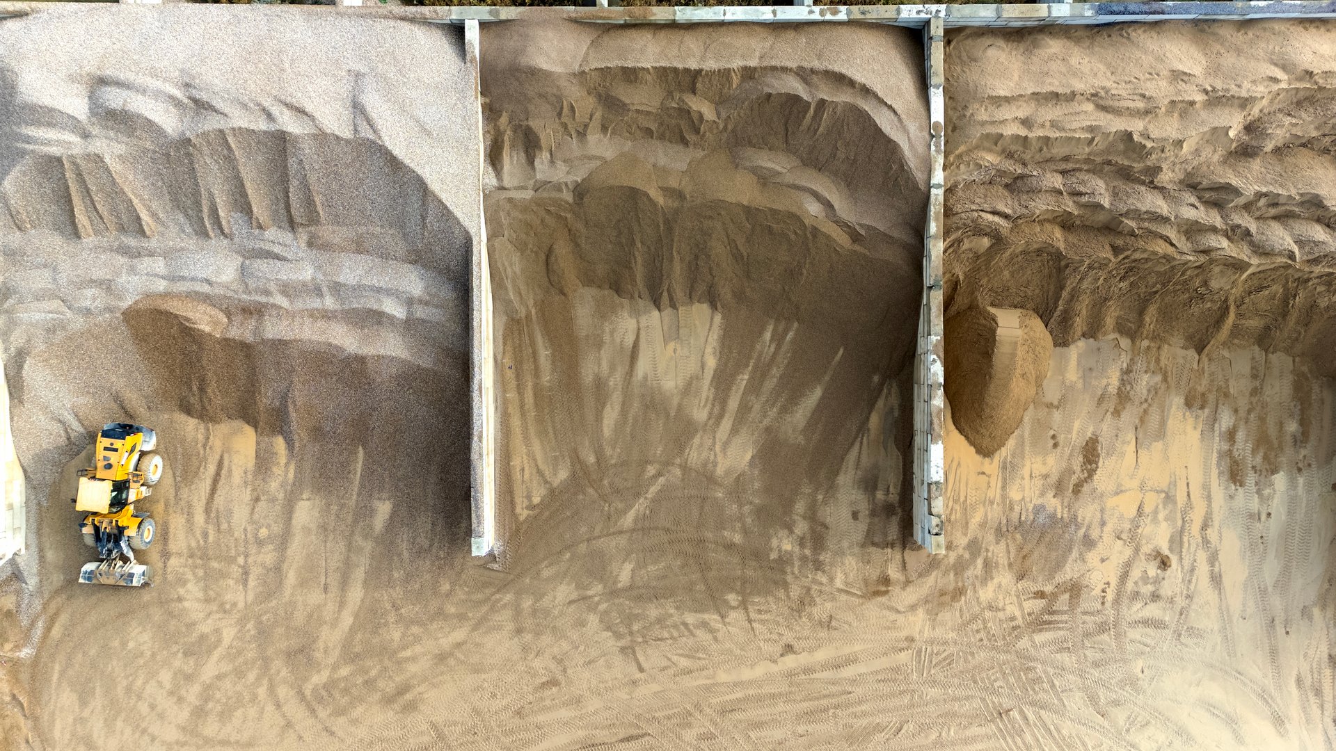 Bulk construction materials warehouse and loader