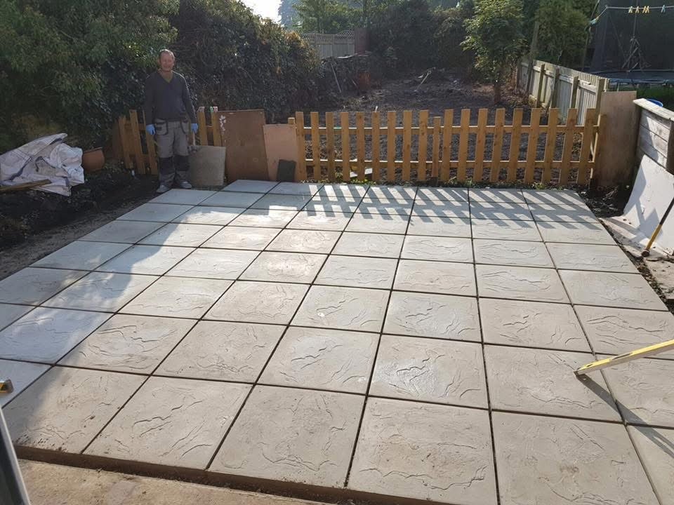 Modern patio paving design