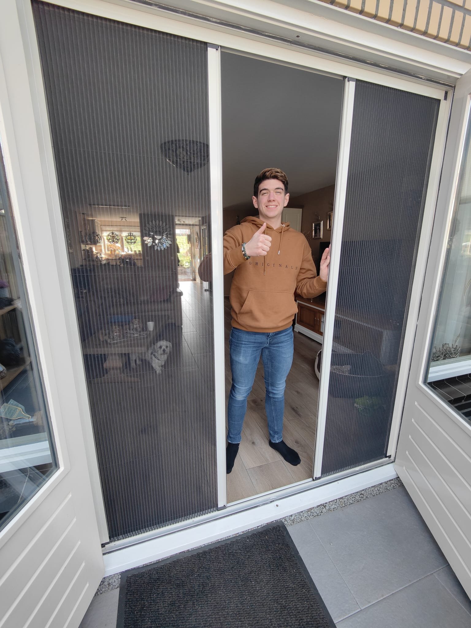 Stijlvolle slaapkamer met verduisterende gordijnen