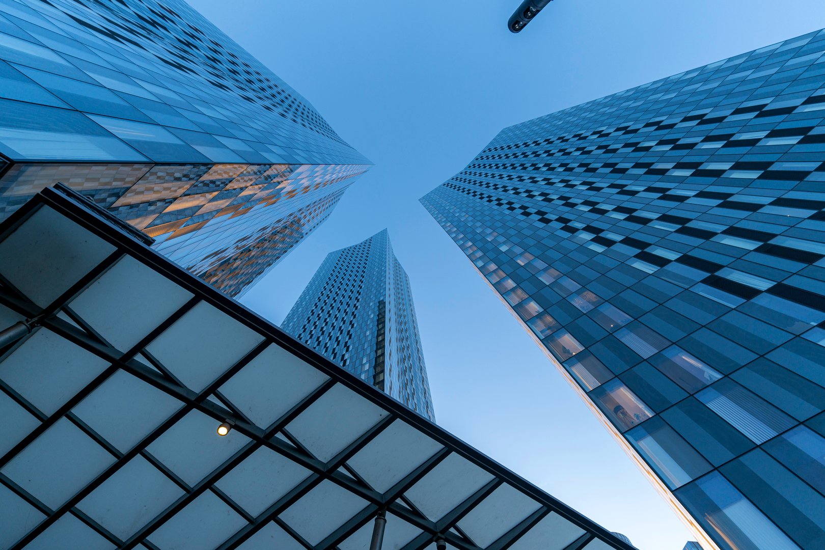 Edificio comercial moderno