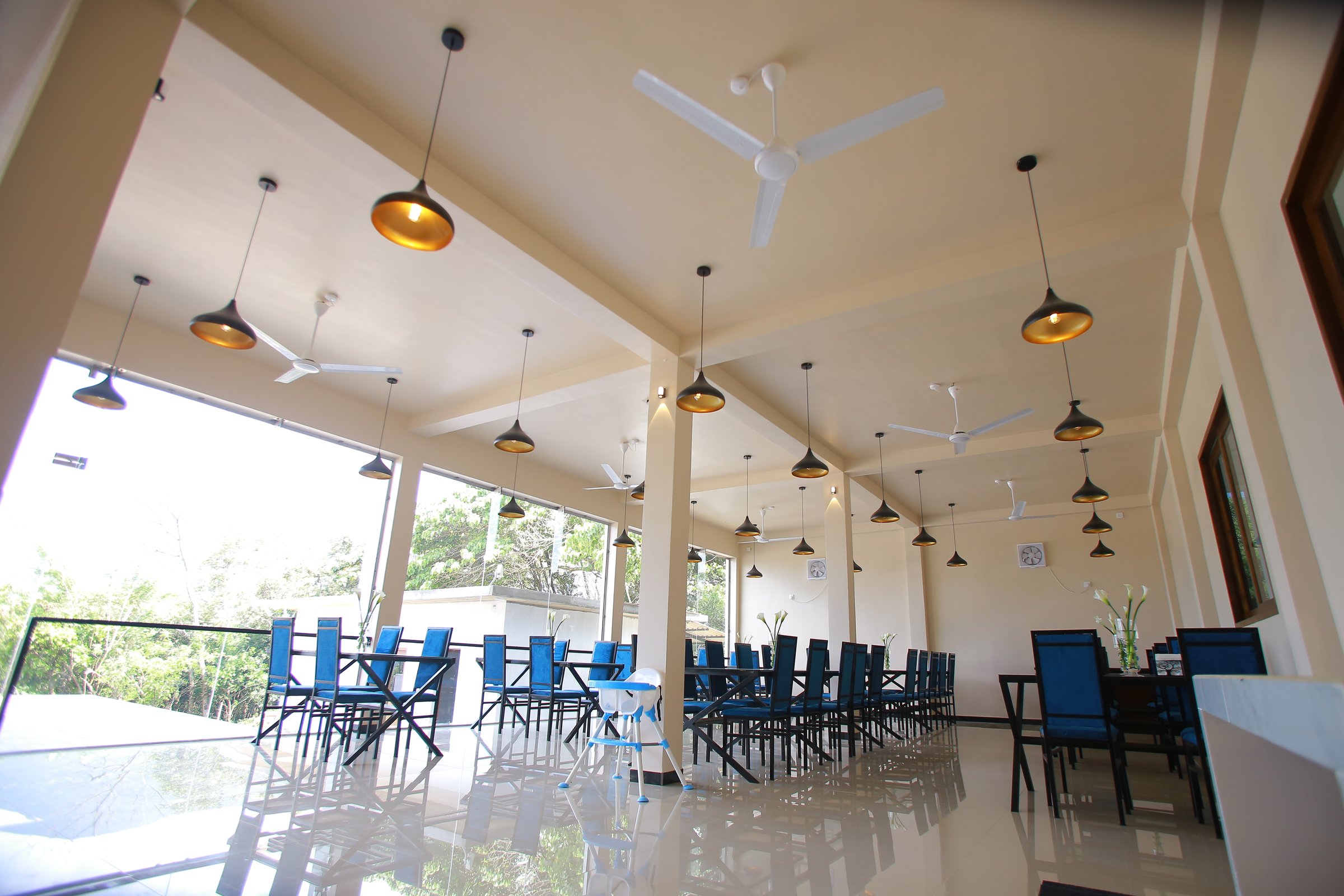 Crystal Deck Riverston restaurant and dining area