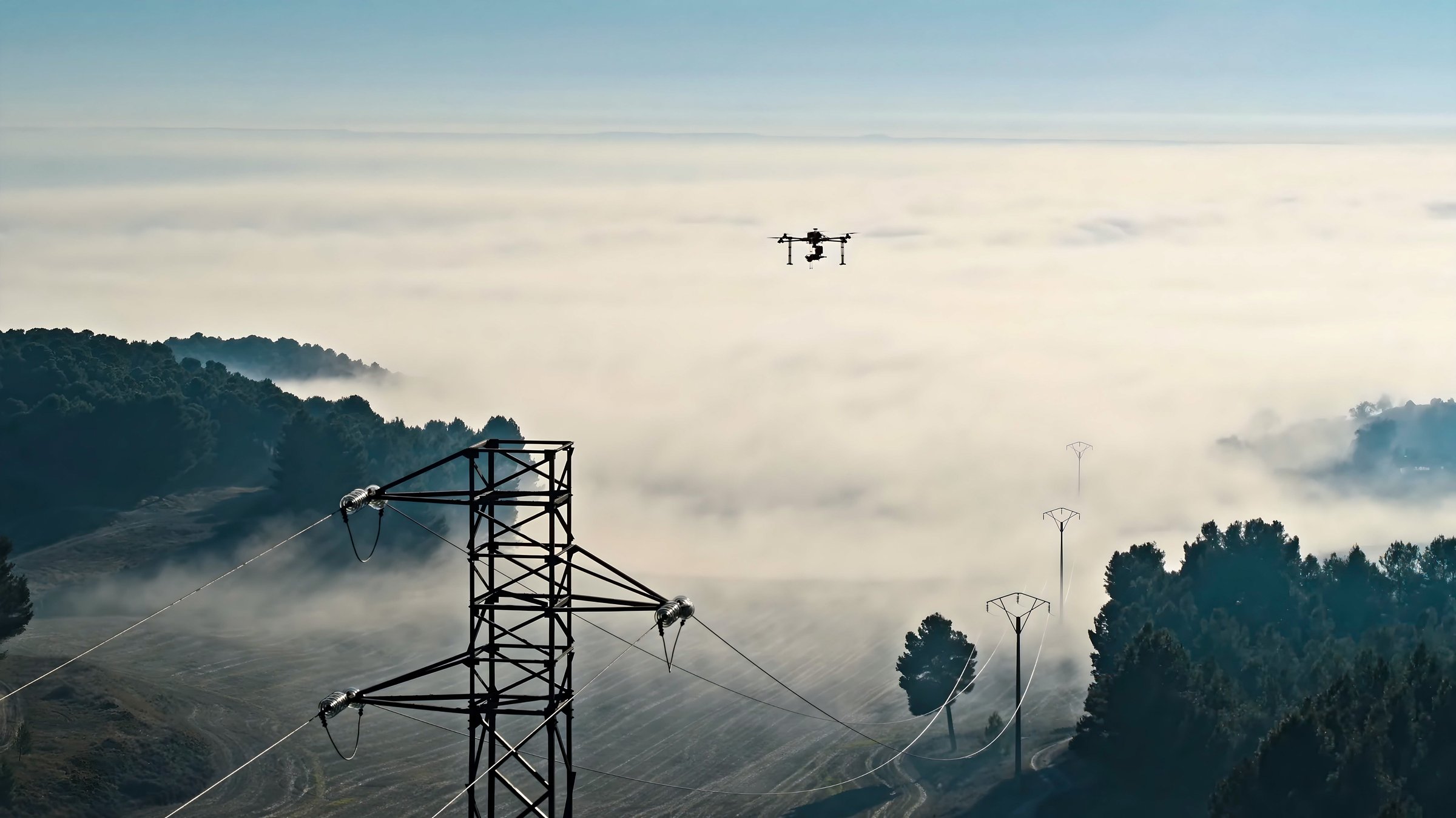 Inspection process of high-voltage towers with drones for maintenance