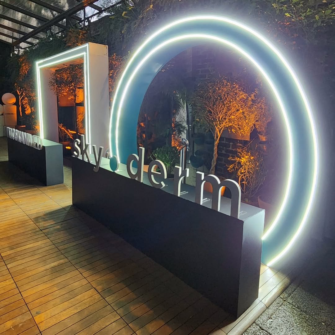 Backdrop para palco em convenção corporativa com impressão de alta resolução