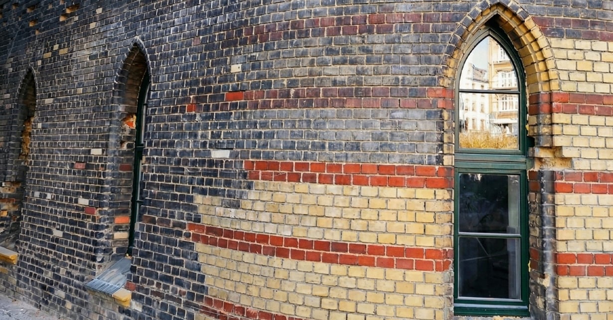 Laser rust cleaning facade building restoration