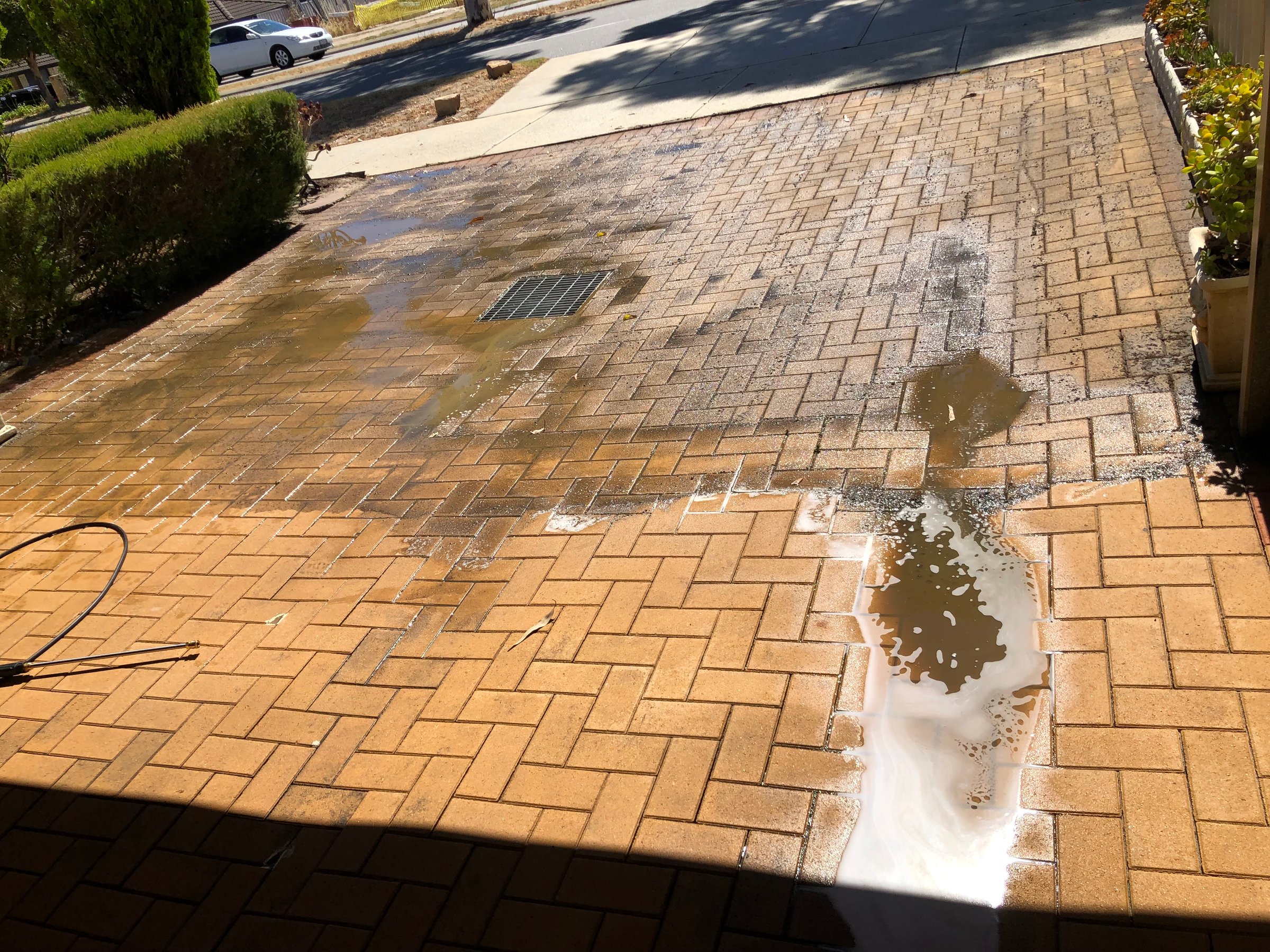 House and roof exterior cleaning project