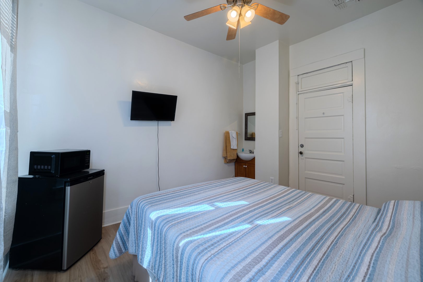 Dorm Style Room at HOTEL REARDON