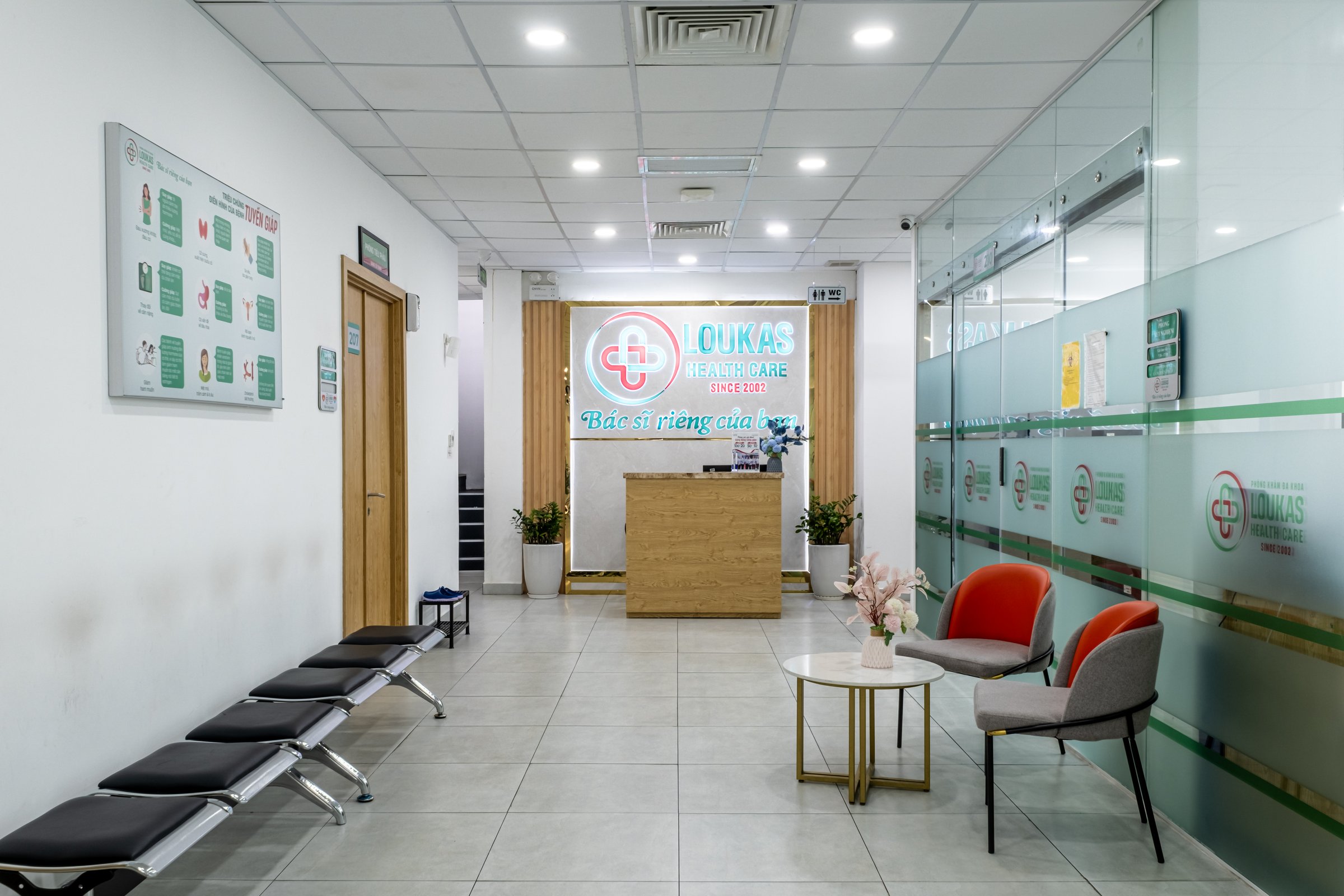 Không gian khám Loukas