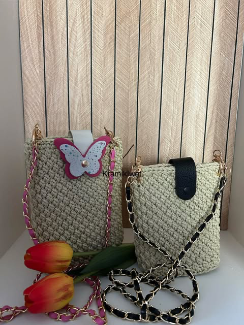 Etui na telefon z motylkiem