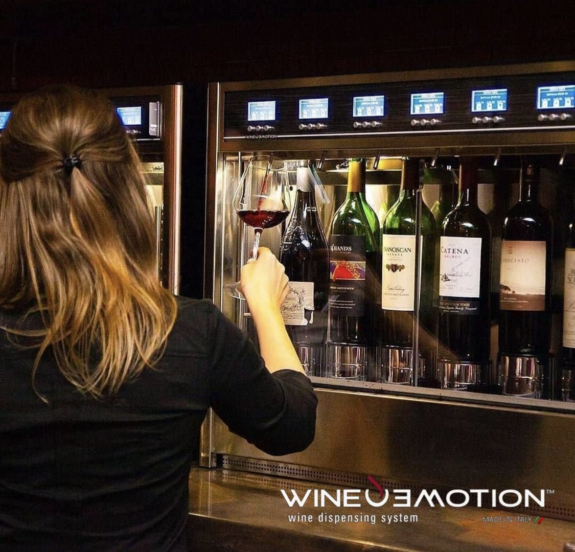 Despachador vino tinto WineEmotion para mixología profesional, cava, enología, vinotecas, hotelería, restaurante, eventos con enfriador copas Thrill vino por copeo automático