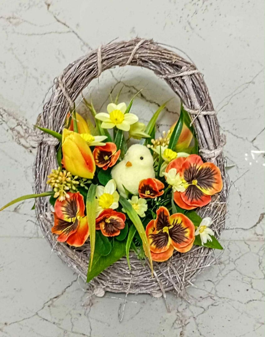 Wielkanocna kompozycja kwiatowa