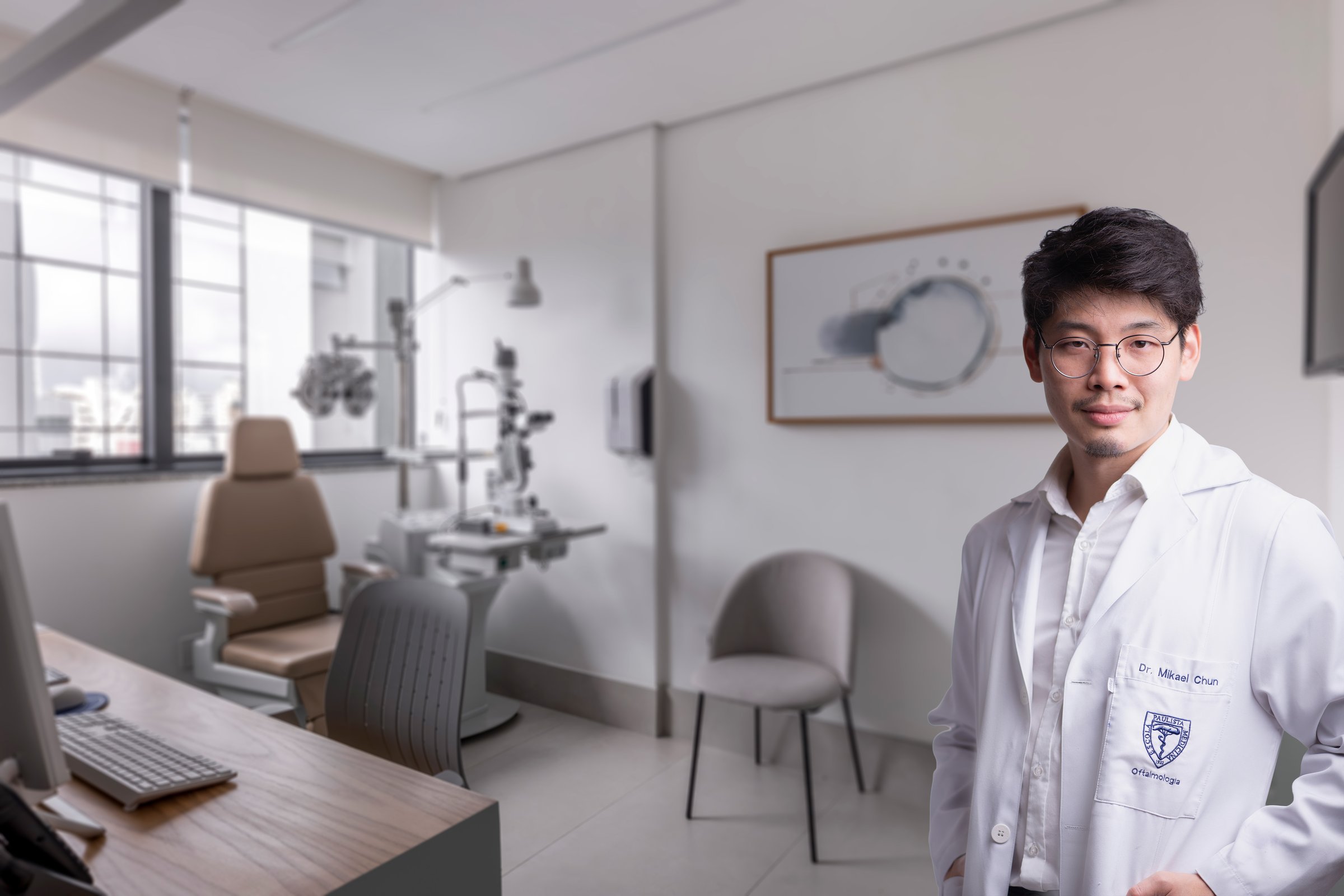 Consultório do Dr. Mikael Chun - ambiente moderno e acolhedor para tratamento de glaucoma