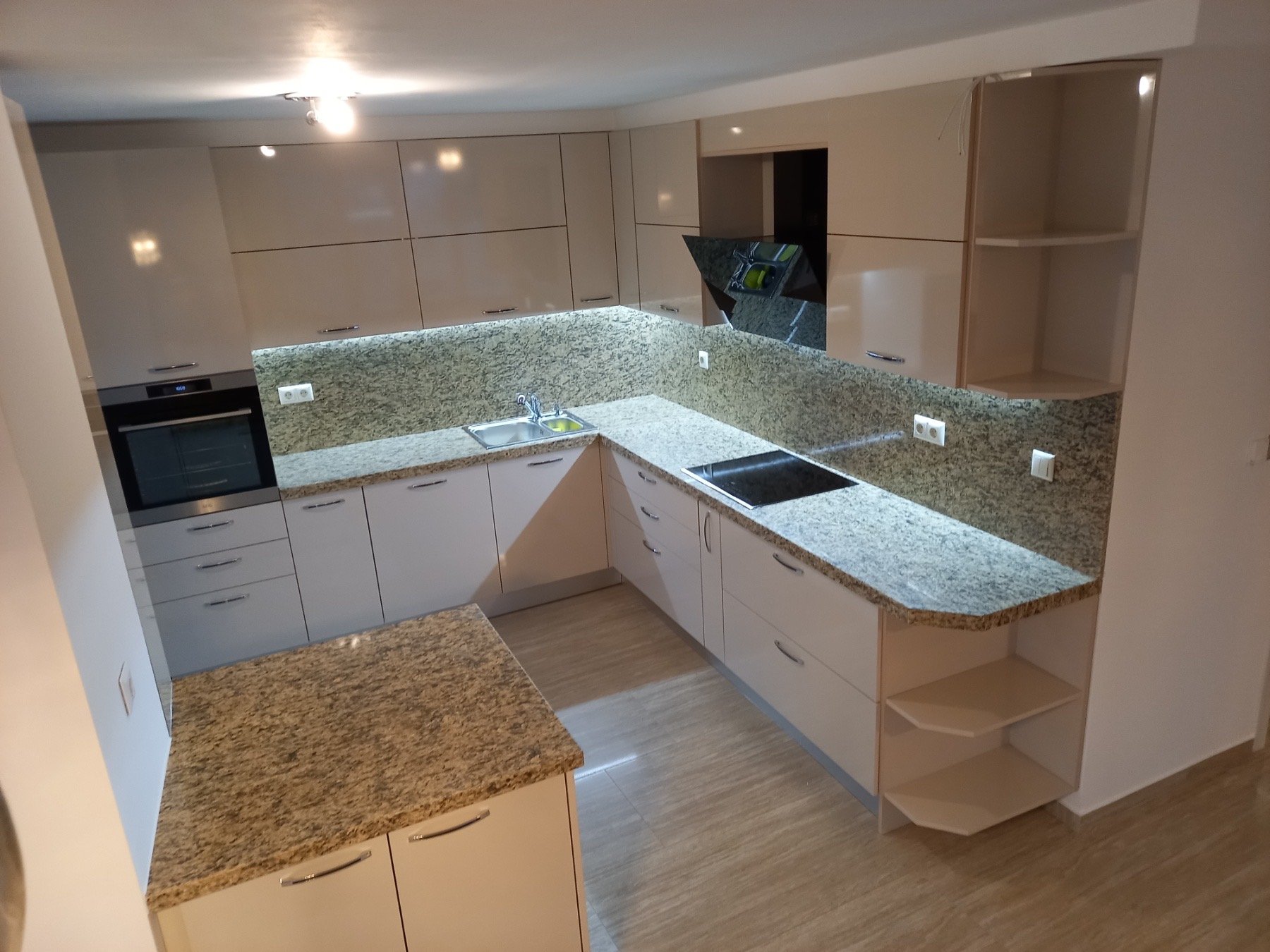 Кухня по поръчка