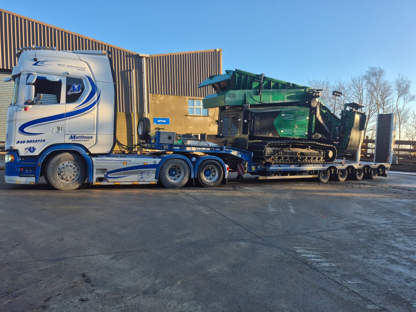 Low loader transport truck