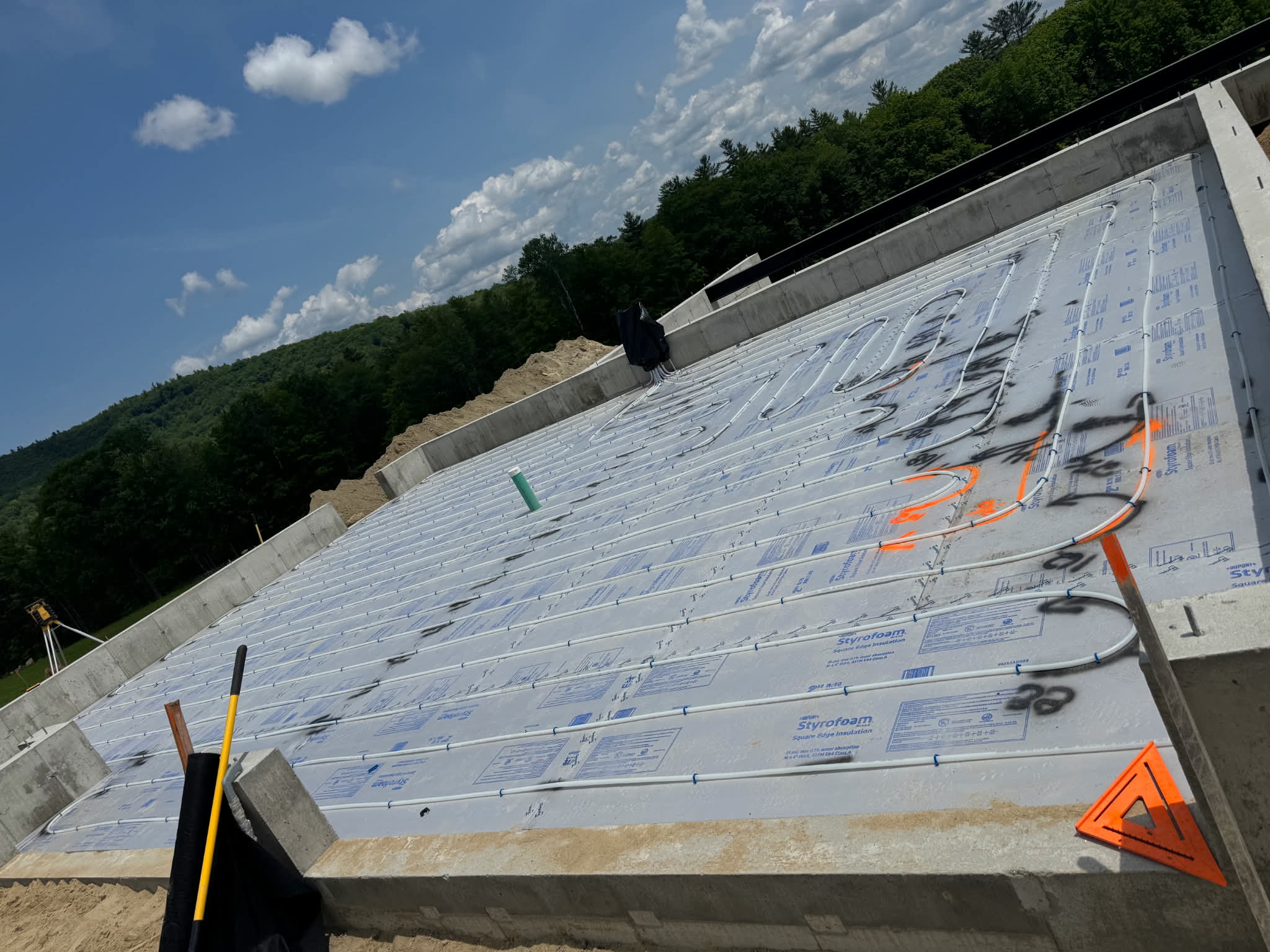 Radiant heat under concrete slab installation