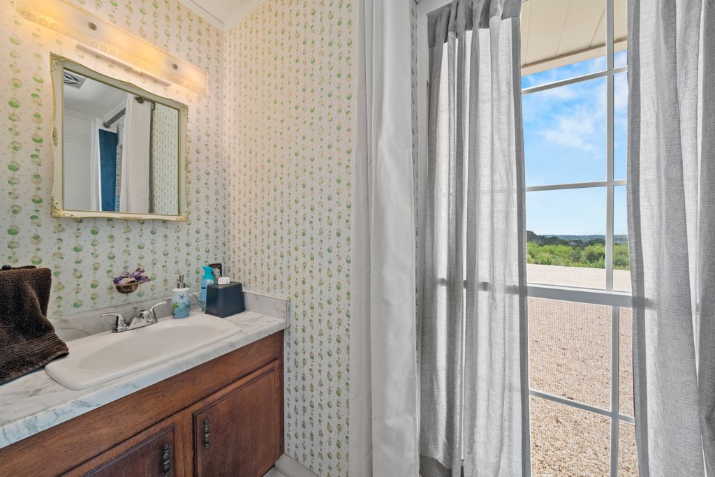 699 Floral Avenue property view