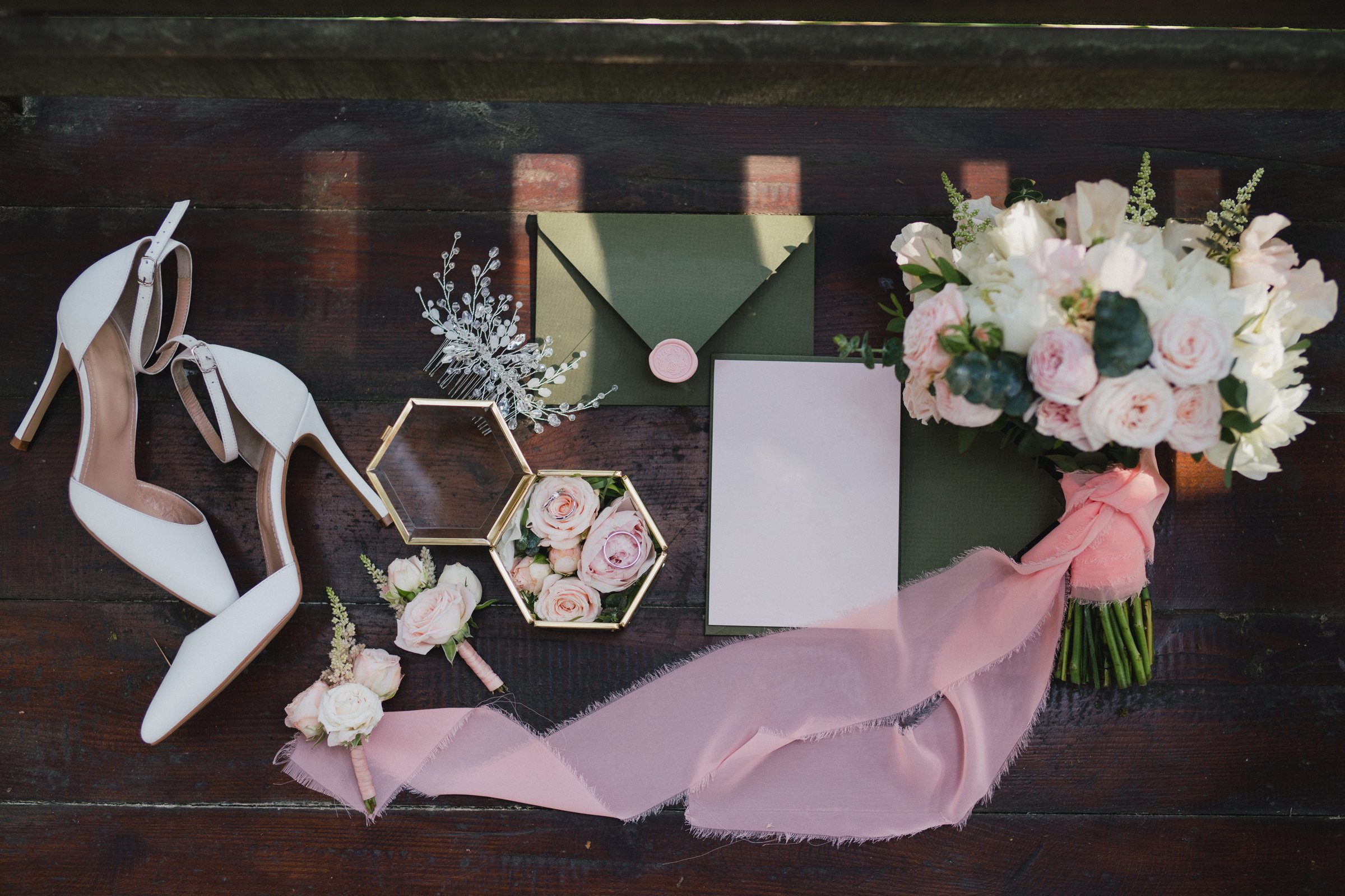 Botanic bridal chic. Classic wedding traditional accessory.