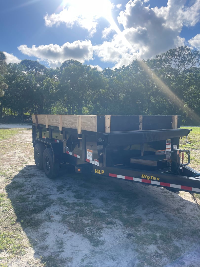 Vero Junk Pros dump trailer