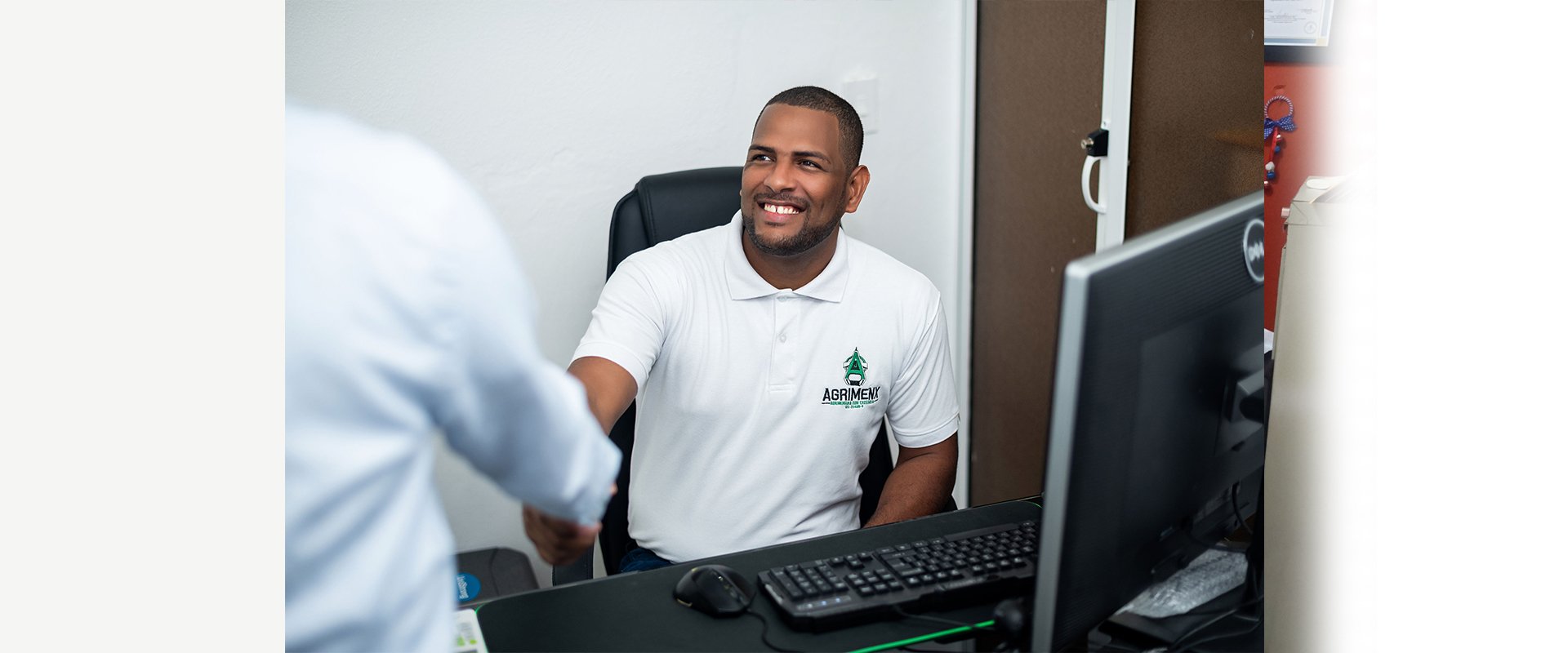 Equipo de trabajo AGRIMENX SRL realizando labores de agrimensura