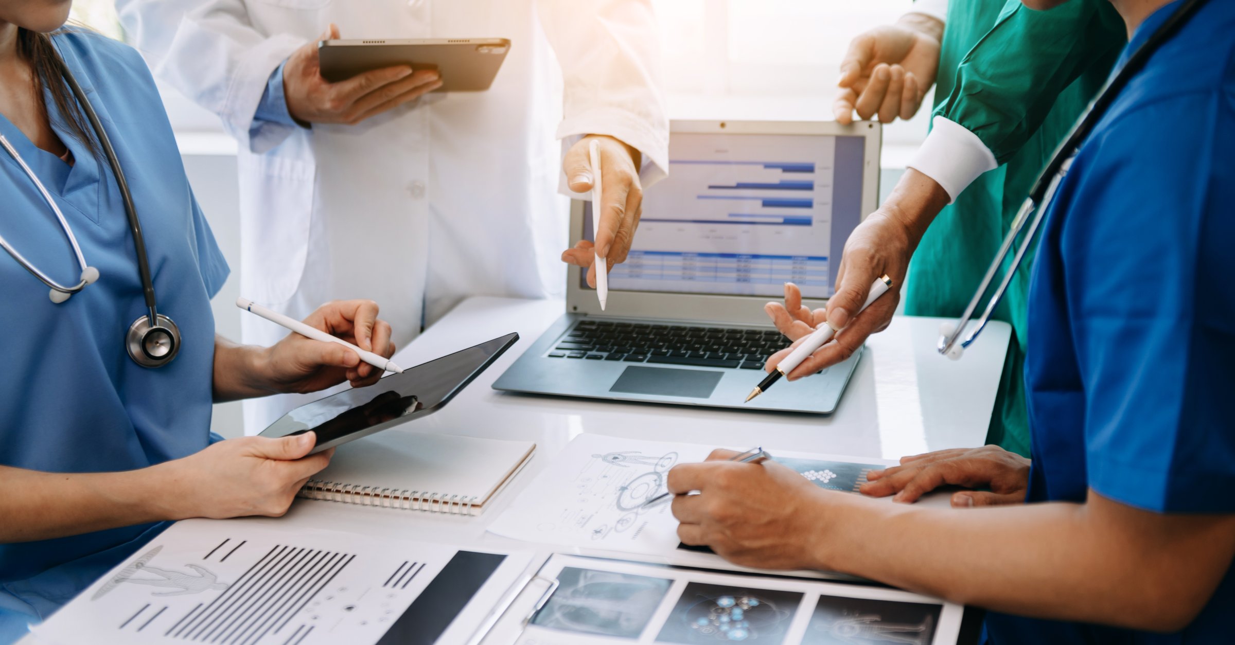 Meeting team of doctor and medical staff Consultation about the treatment of heart disease, pneumonia, gastrointestinal and stomach diseases. and osteoporosis at hospital