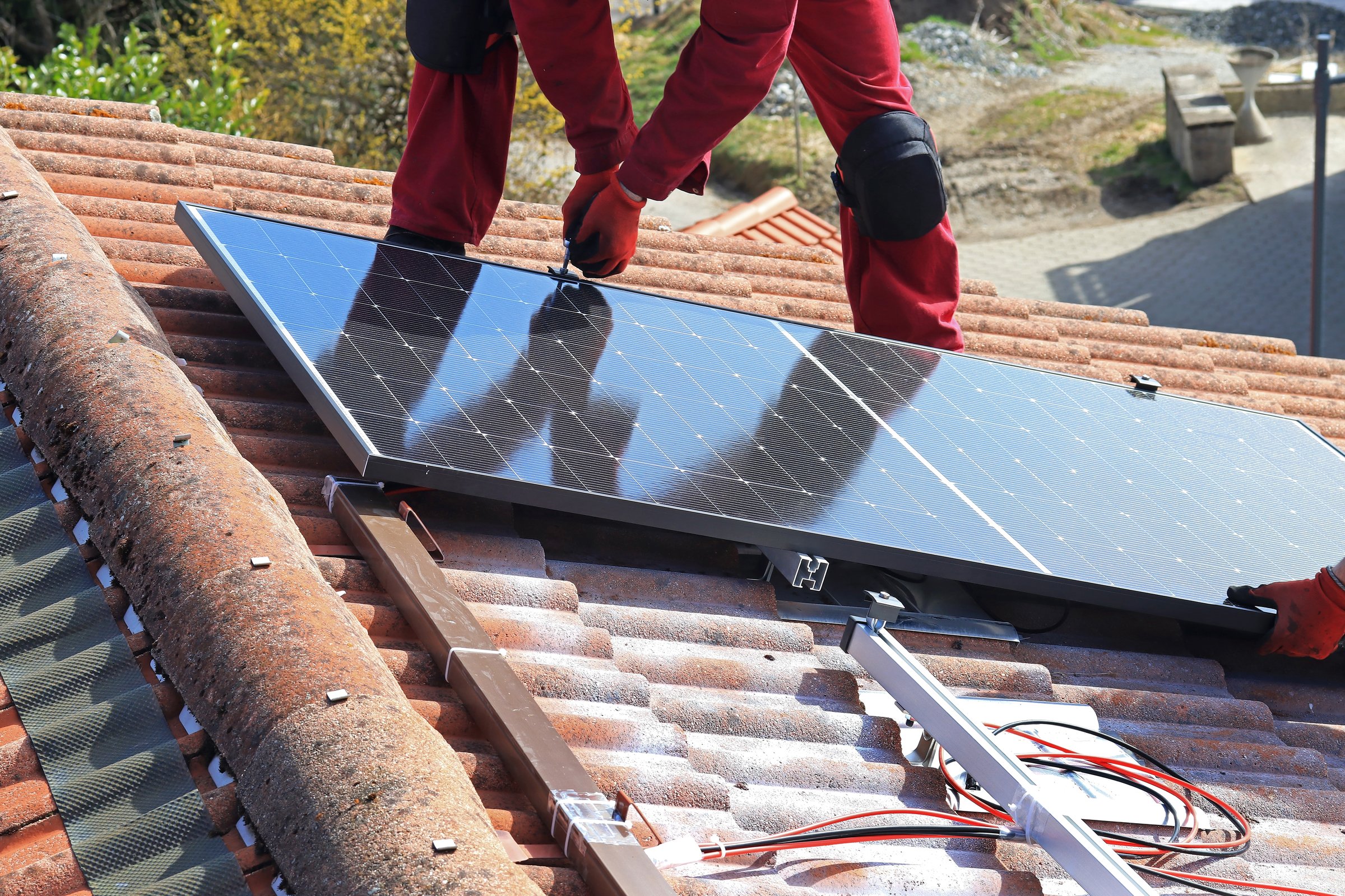 Installation of a photovoltaic system on a house roof