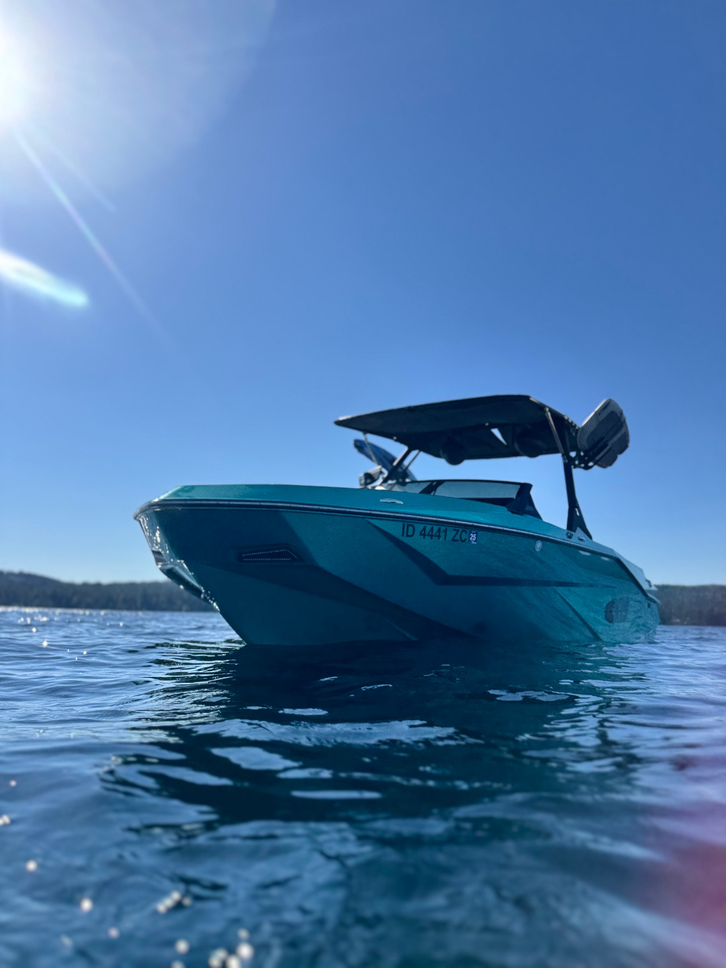 Axis T250 Surf boat