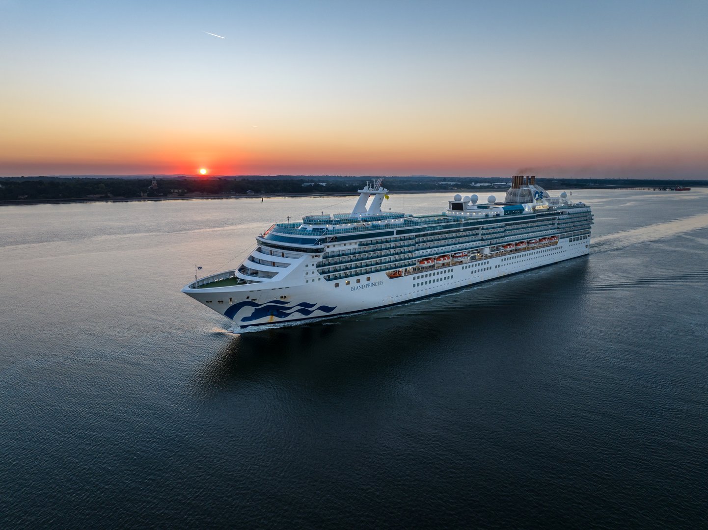 Ms Island Princess is a Coral-class cruise ship for the Princess Cruises line. She is the sister ship to Coral Princess.  Arriving at Southampton.