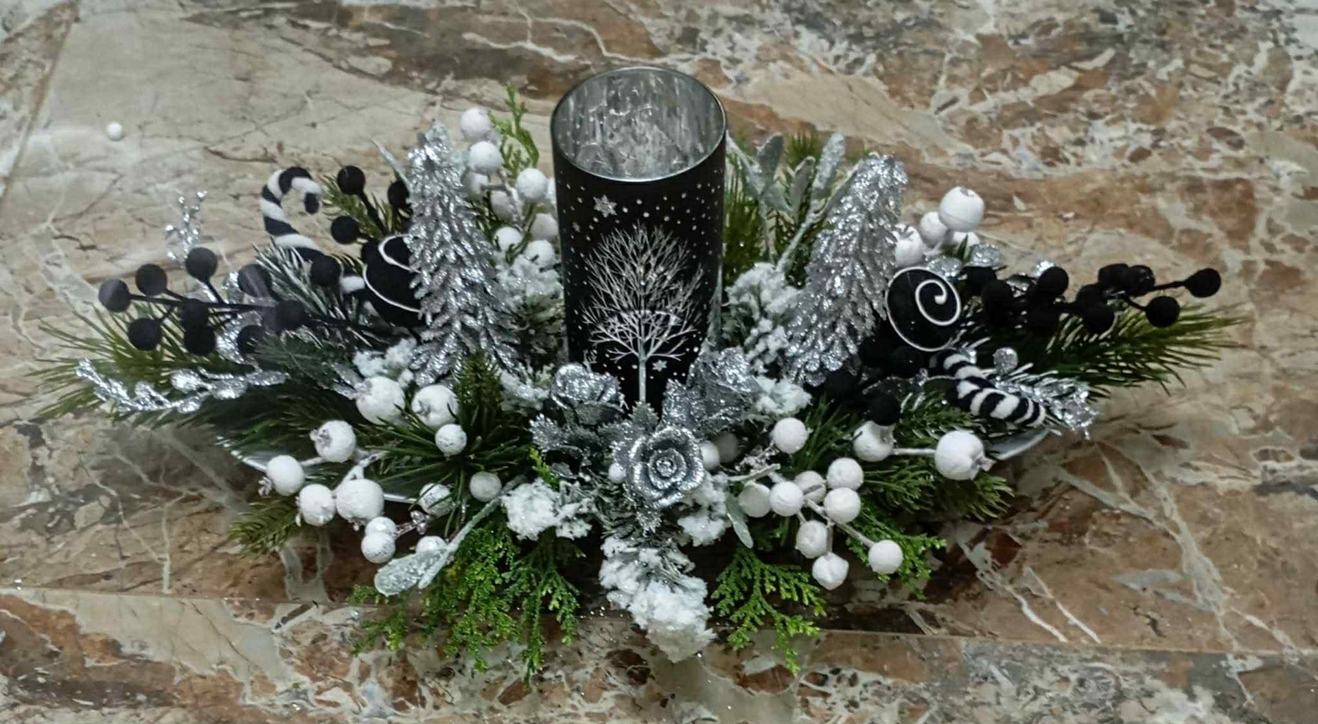 Bożonarodzeniowa kompozycja kwiatowa