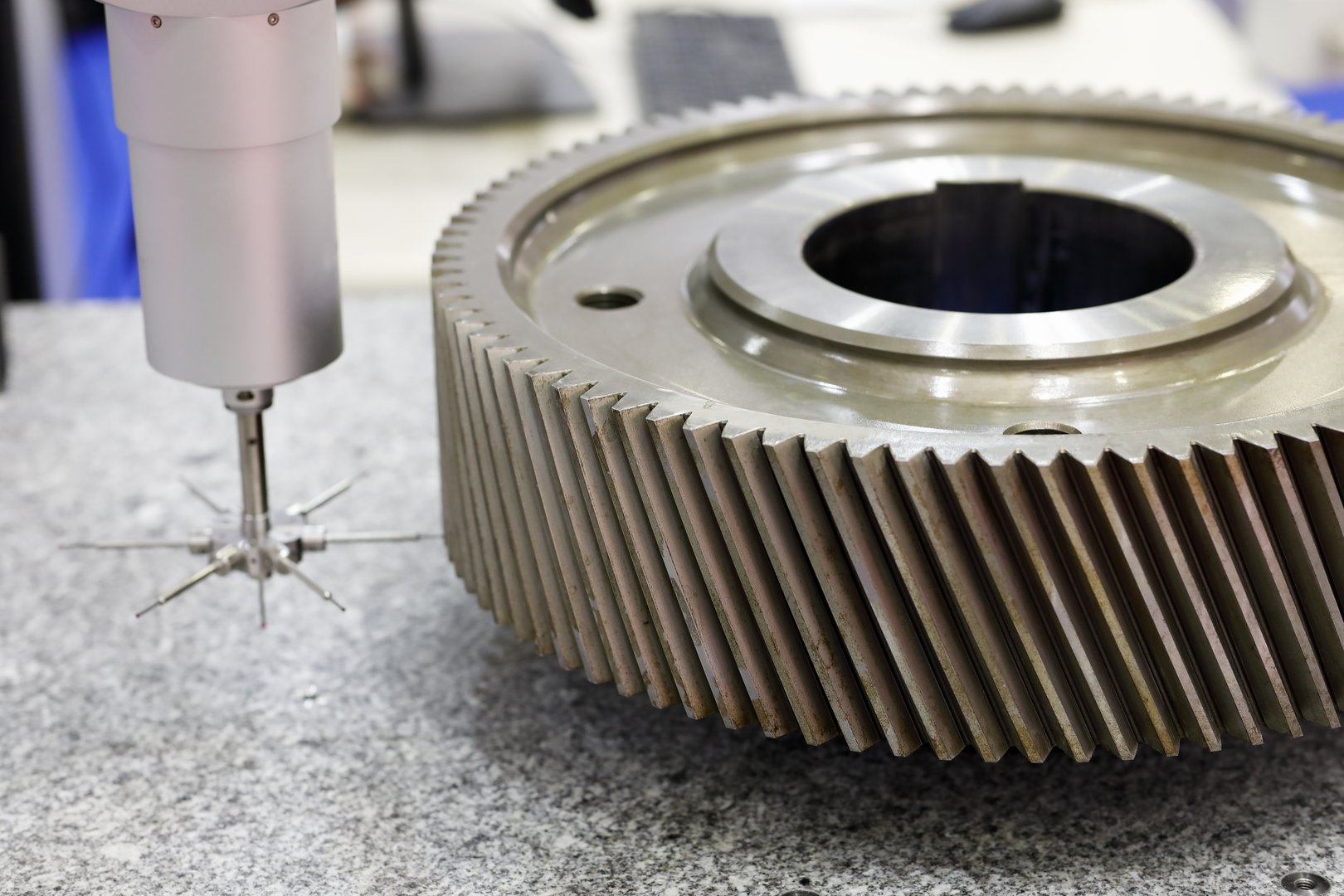 Gear wheel measuring using coordinate measuring machine with touch trigger probe. Selective focus.