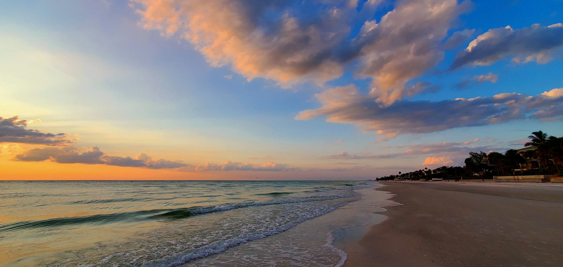 Sunset Indian Rocks Beach, Pinellas County Florida August 2024. Sand, Sun, Colorful Sunset, Beautiful Scenery.