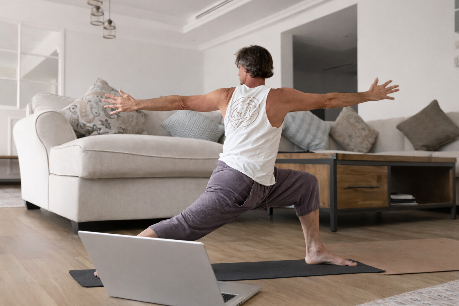 Morvai Tibor élő online yoga óra