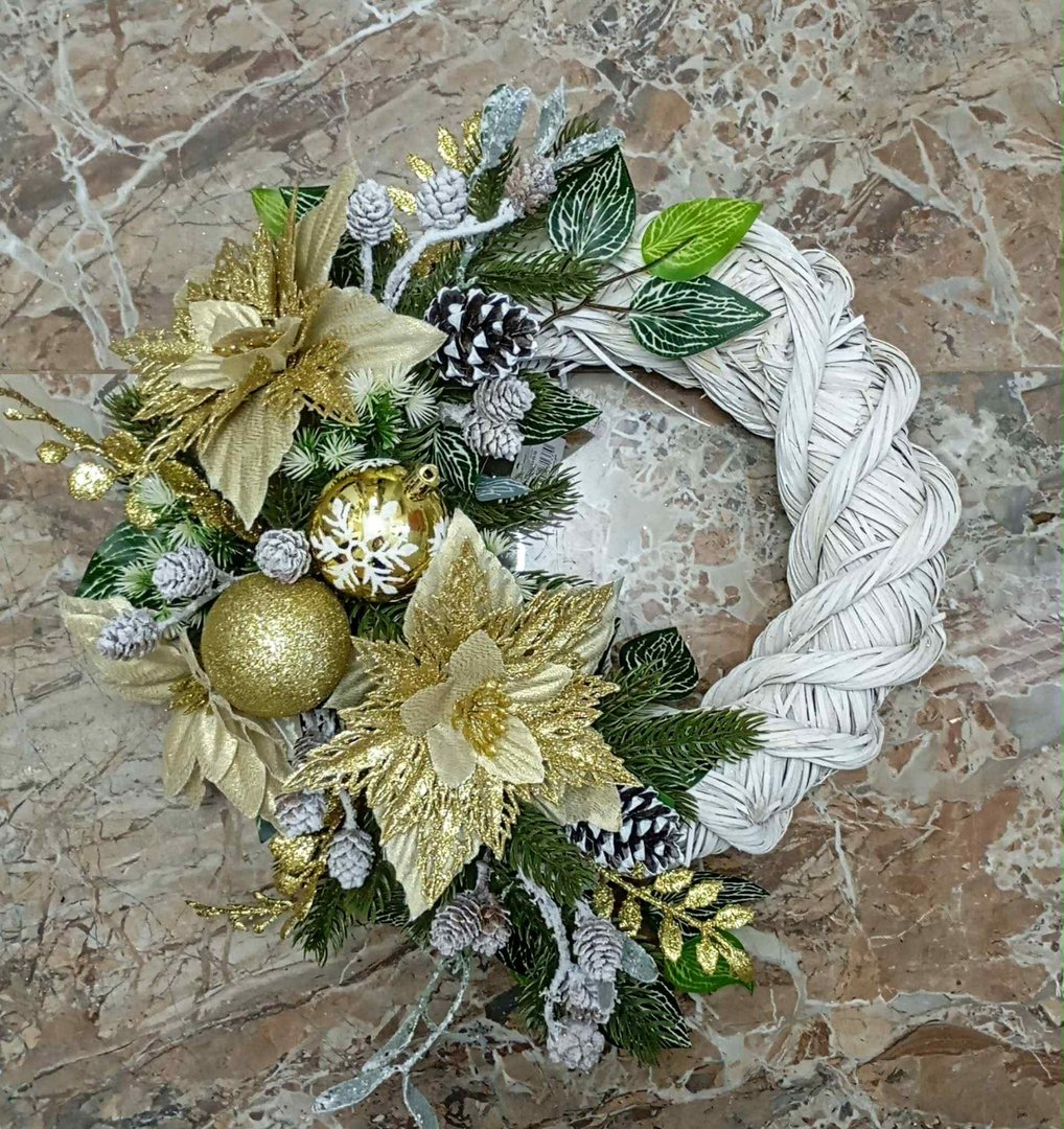 Bożonarodzeniowa kompozycja kwiatowa