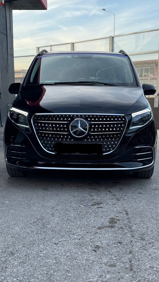 THE BLACK VAN SKG premium vehicle