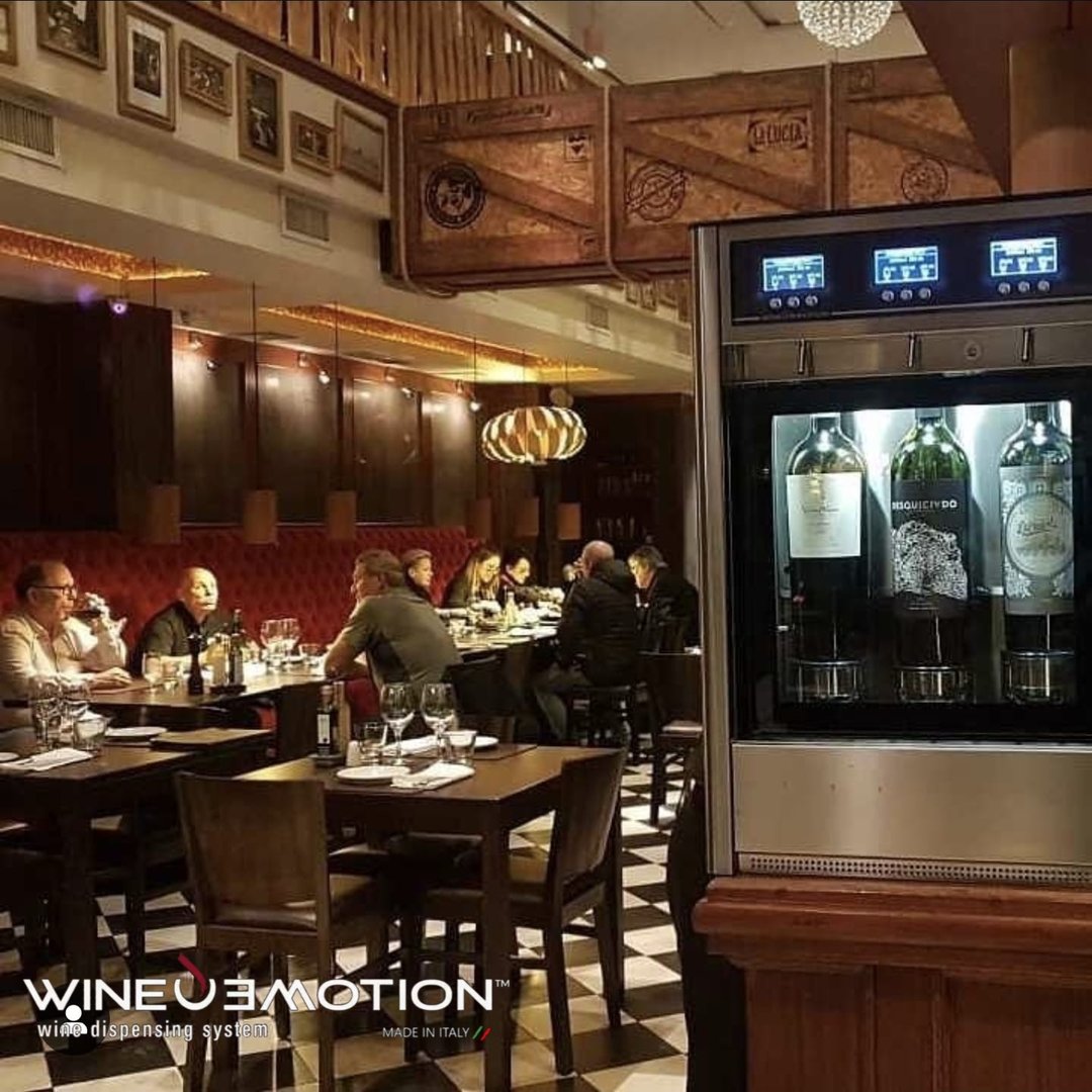 Sistema despachador vino tinto WineEmotion vino por copeo automático para mixología, cava, enología, vinotecas, hotelería, restaurante, eventos con Thrill licor