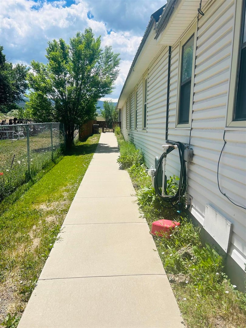49067 KE Road Property - Kitchen Island