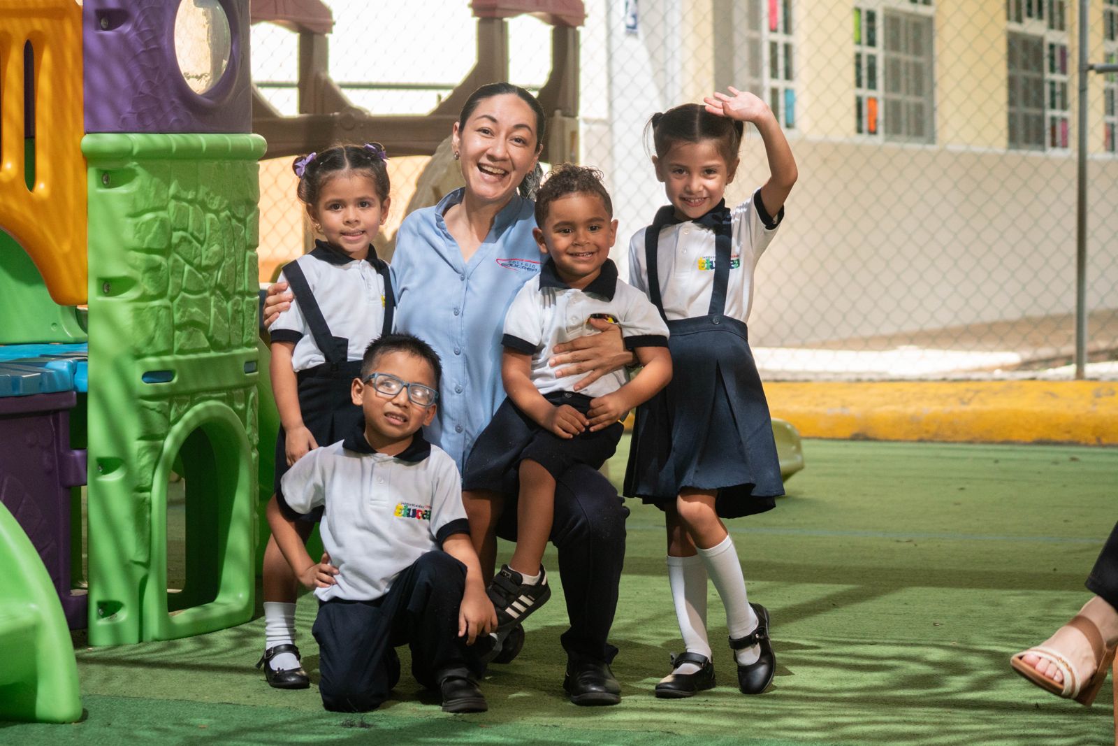 Grupo de niños en actividad musical en el aula