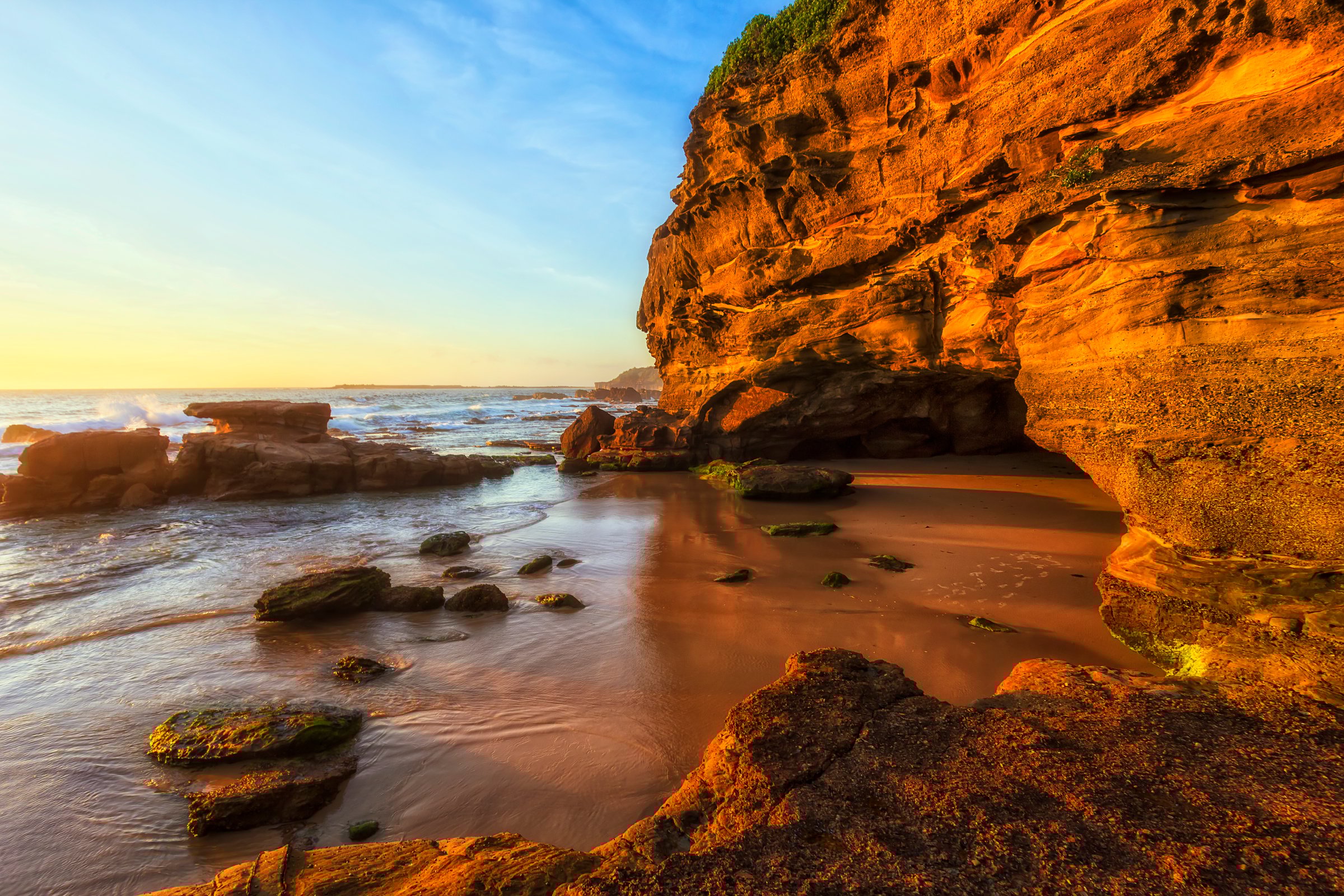 Sandstone cliffs on Caves beach around entry to the sea cave - scenic seascape of Austrlaian pacific coast.